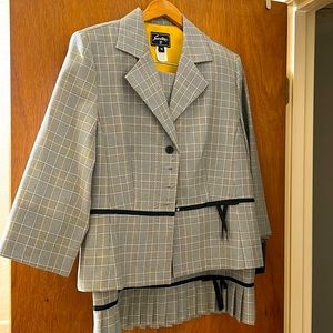 Women’s skirt suit